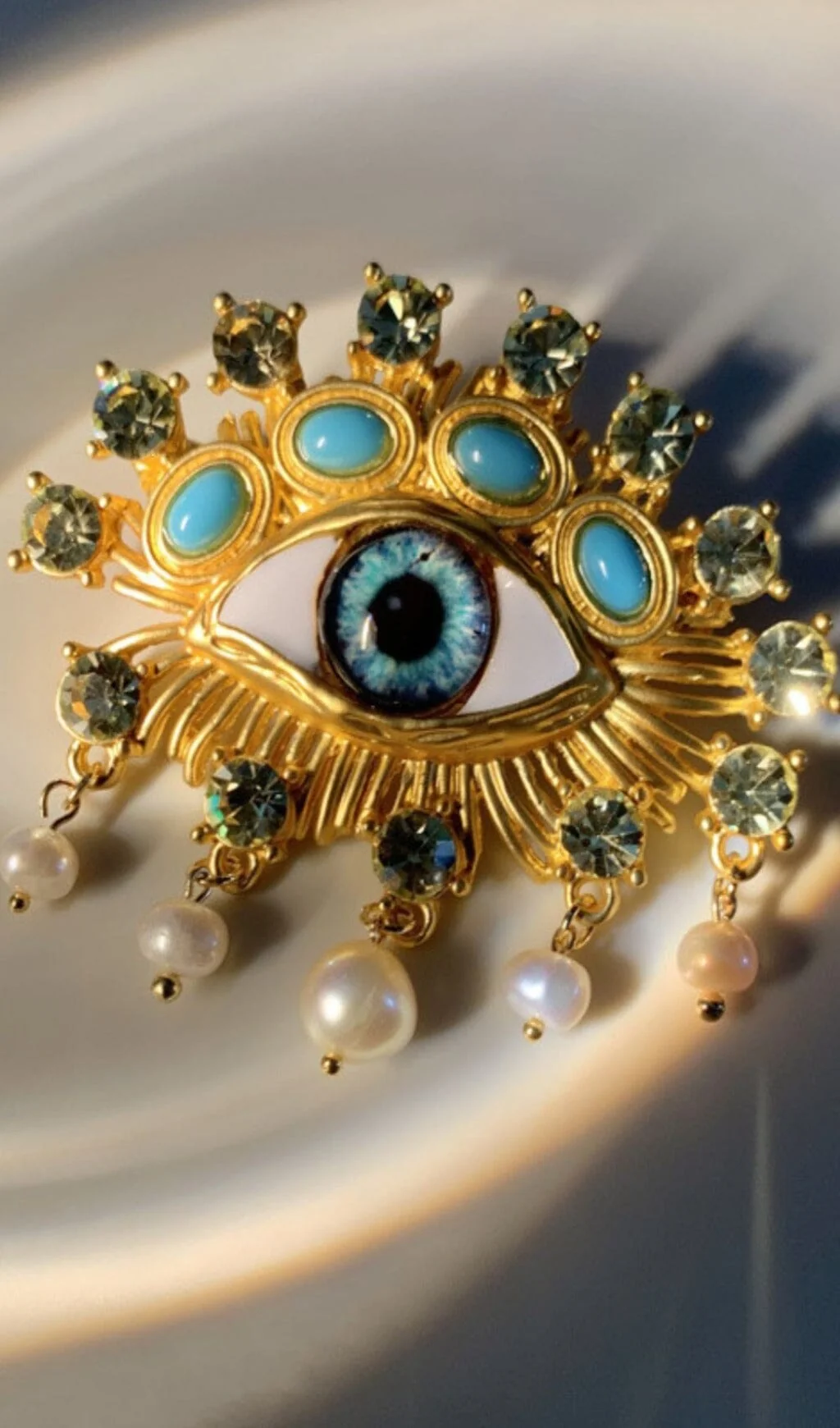 Pearl Embellished Eye Brooch - Vintage Elegance Design