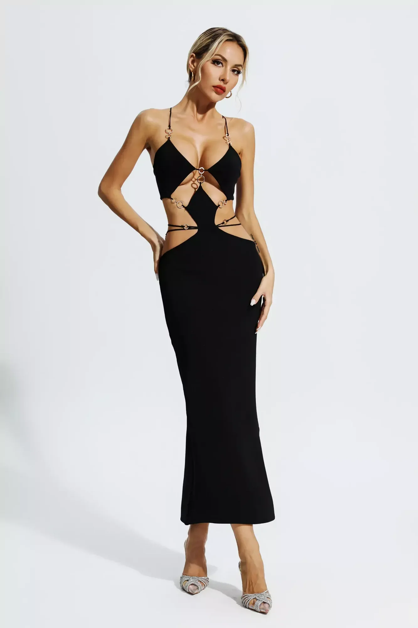 Black Cutout Chain Maxi Dress - Sleek & Modern Style