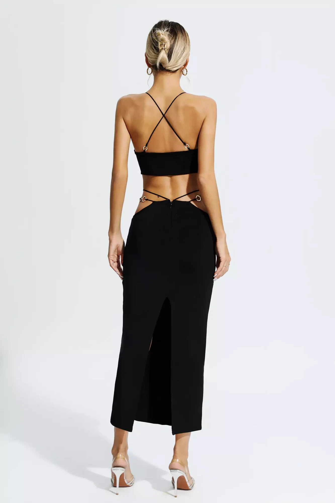 Black Cutout Chain Maxi Dress - Sleek & Modern Style