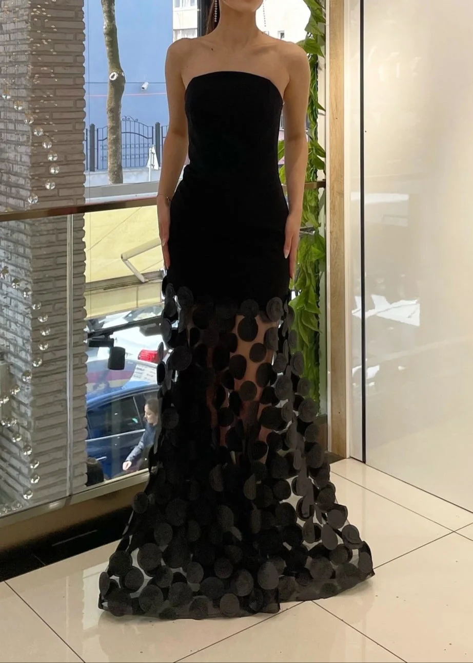 Elegant Strapless Maxi Dress with Mesh Insert