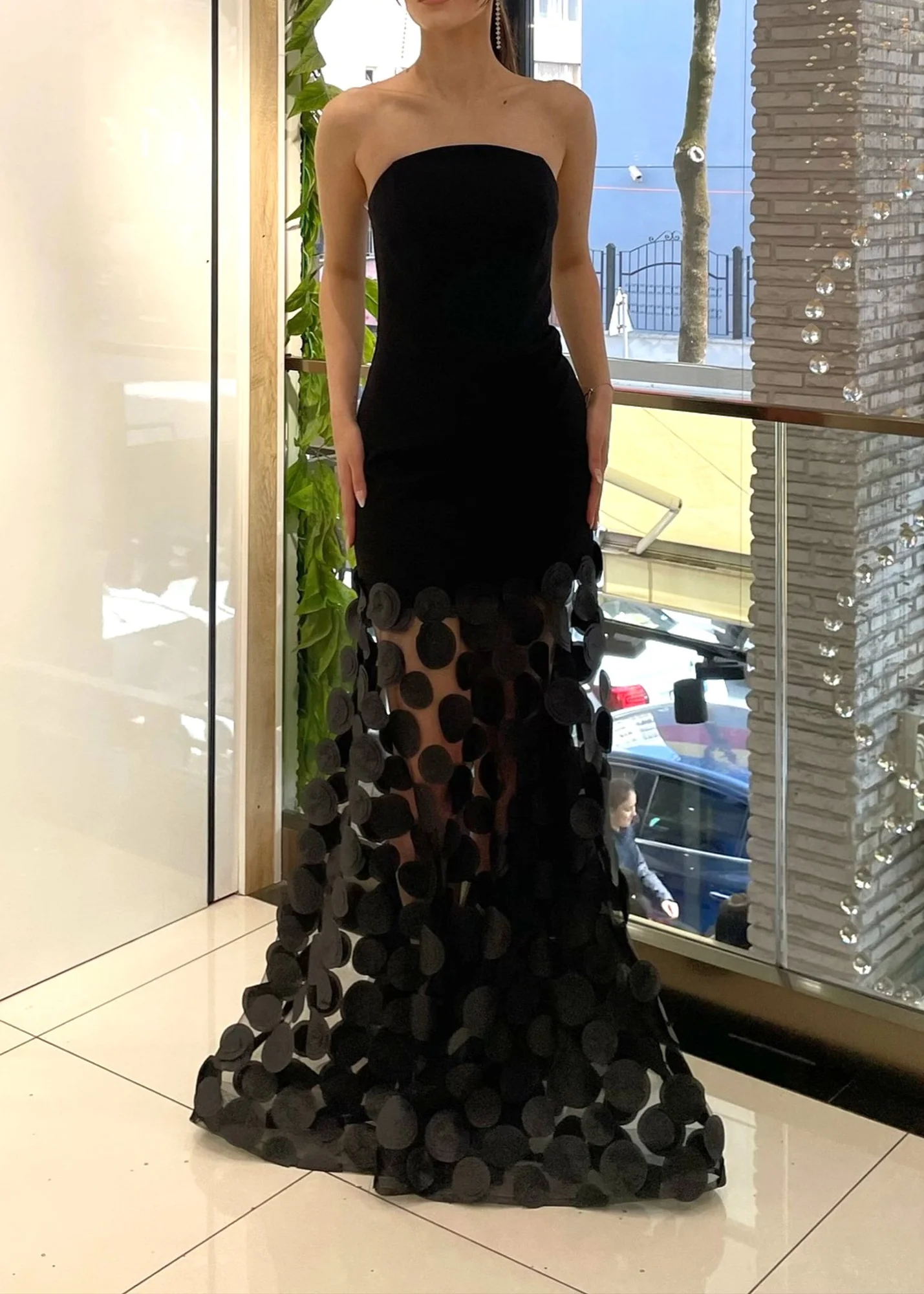 Elegant Strapless Maxi Dress with Mesh Insert