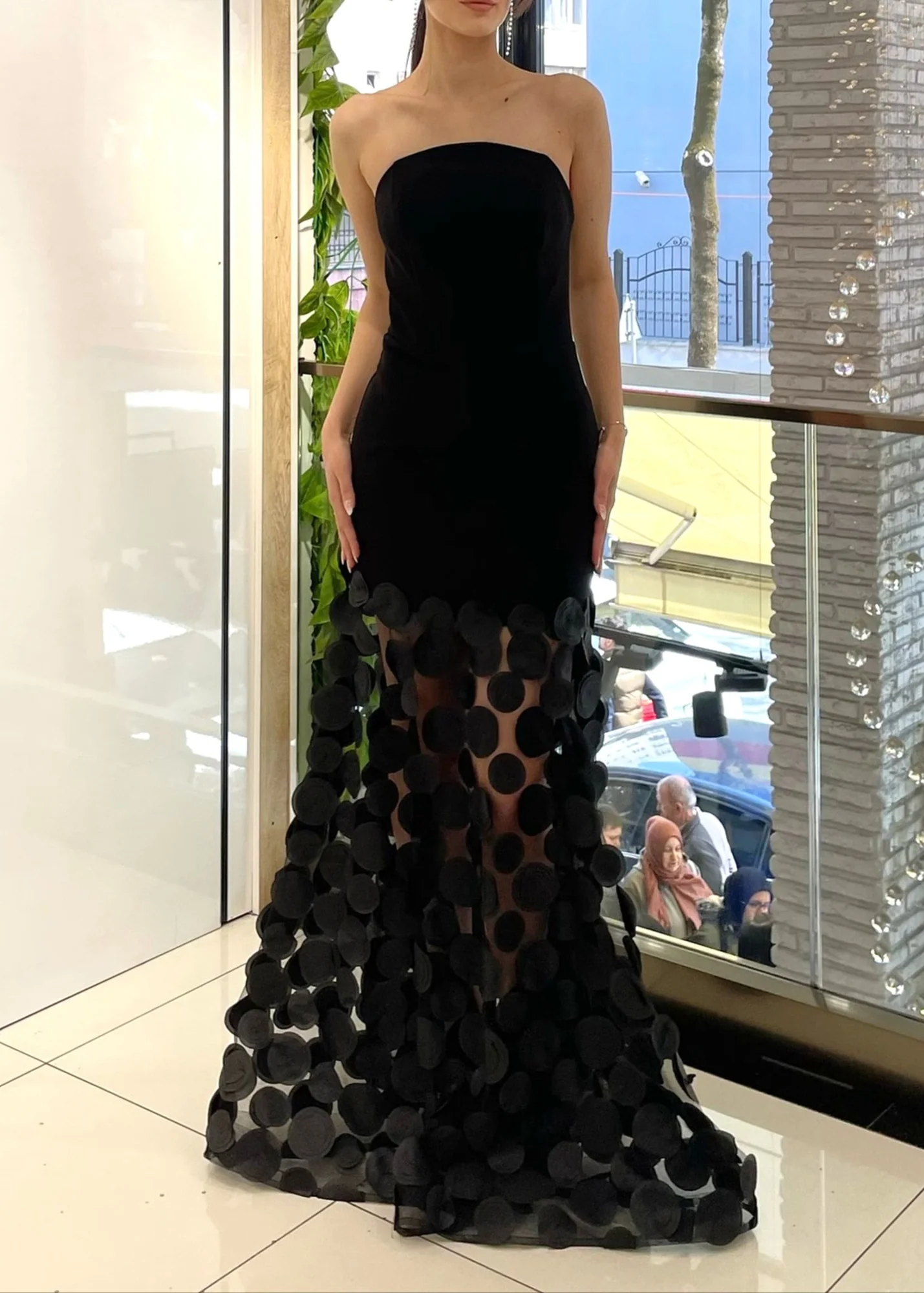 Elegant Strapless Maxi Dress with Mesh Insert