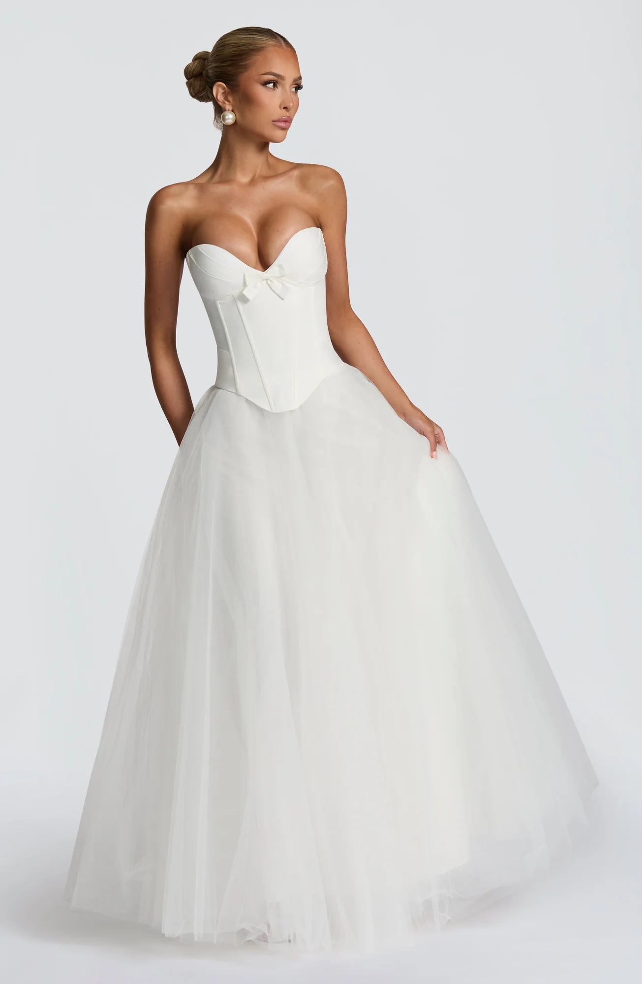 White Tulle Maxi Skirt - Elegant Mid-Rise Silhouette