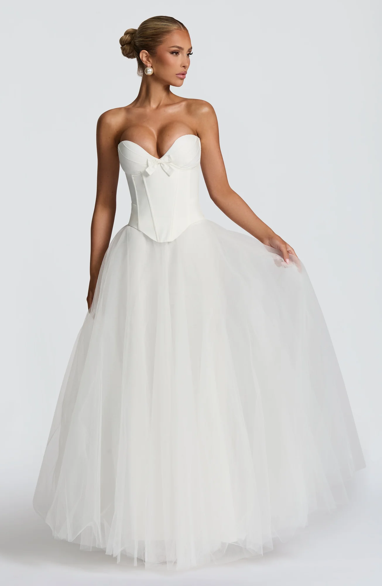 White Tulle Maxi Skirt - Elegant Mid-Rise Silhouette