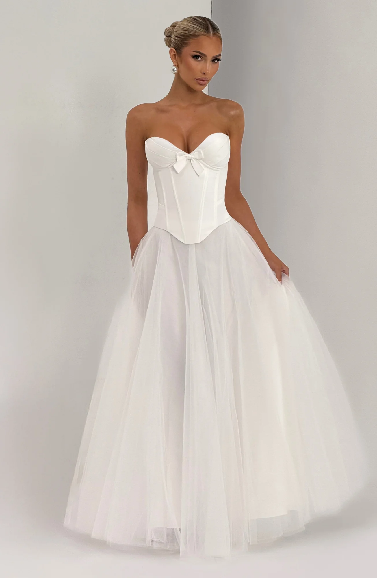 White Tulle Maxi Skirt - Elegant Mid-Rise Silhouette