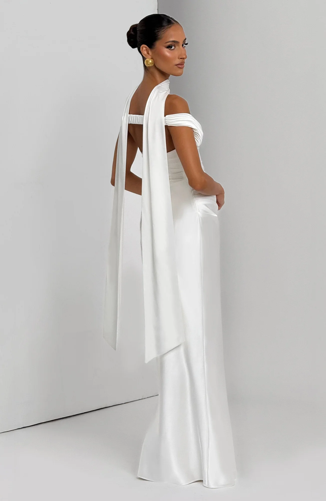 Elegant Ivory Maxi Dress with Plunge Bardot Neckline