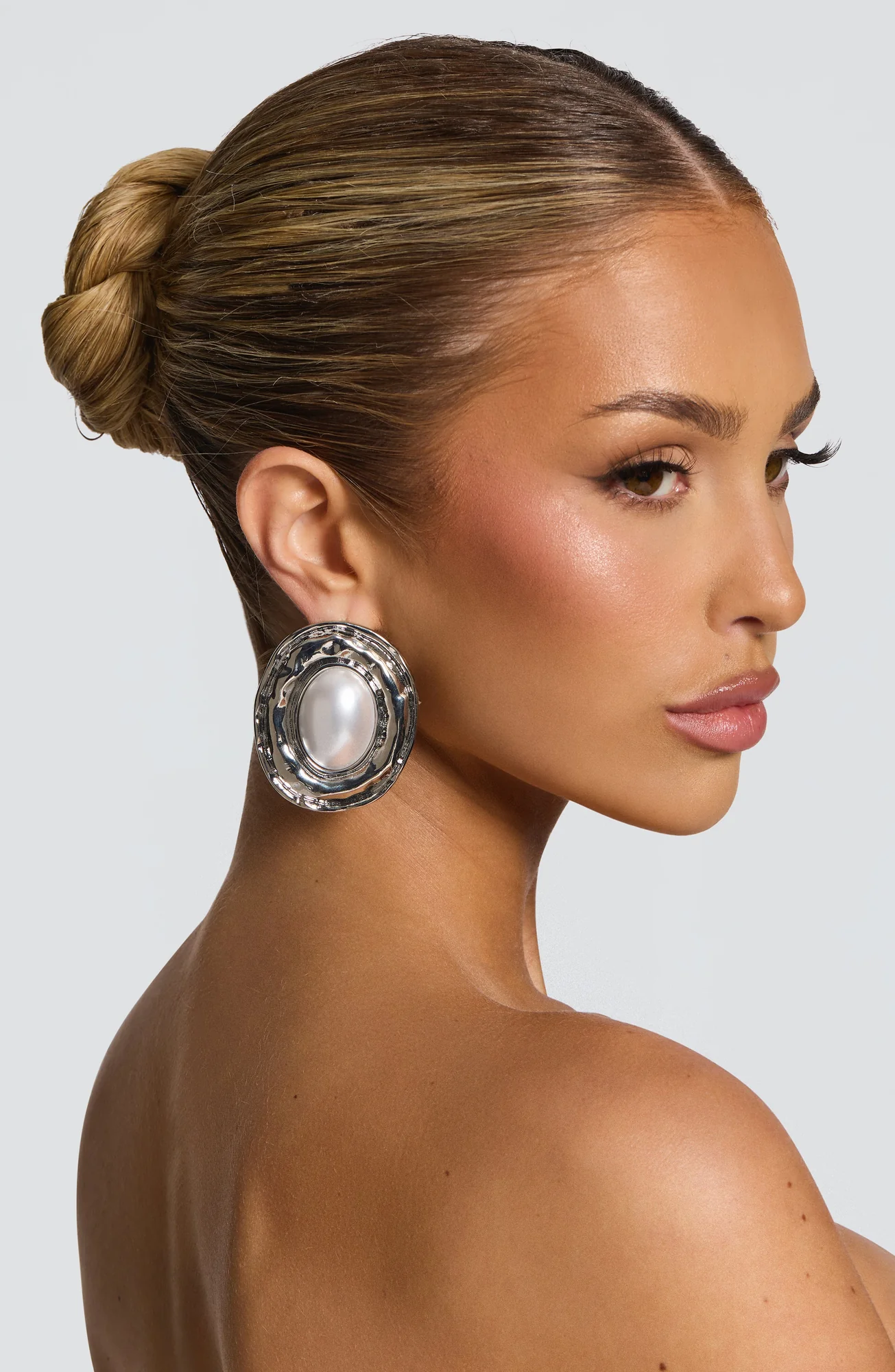 Silver Oval Stud Earrings - Elegant Fashion Accessories