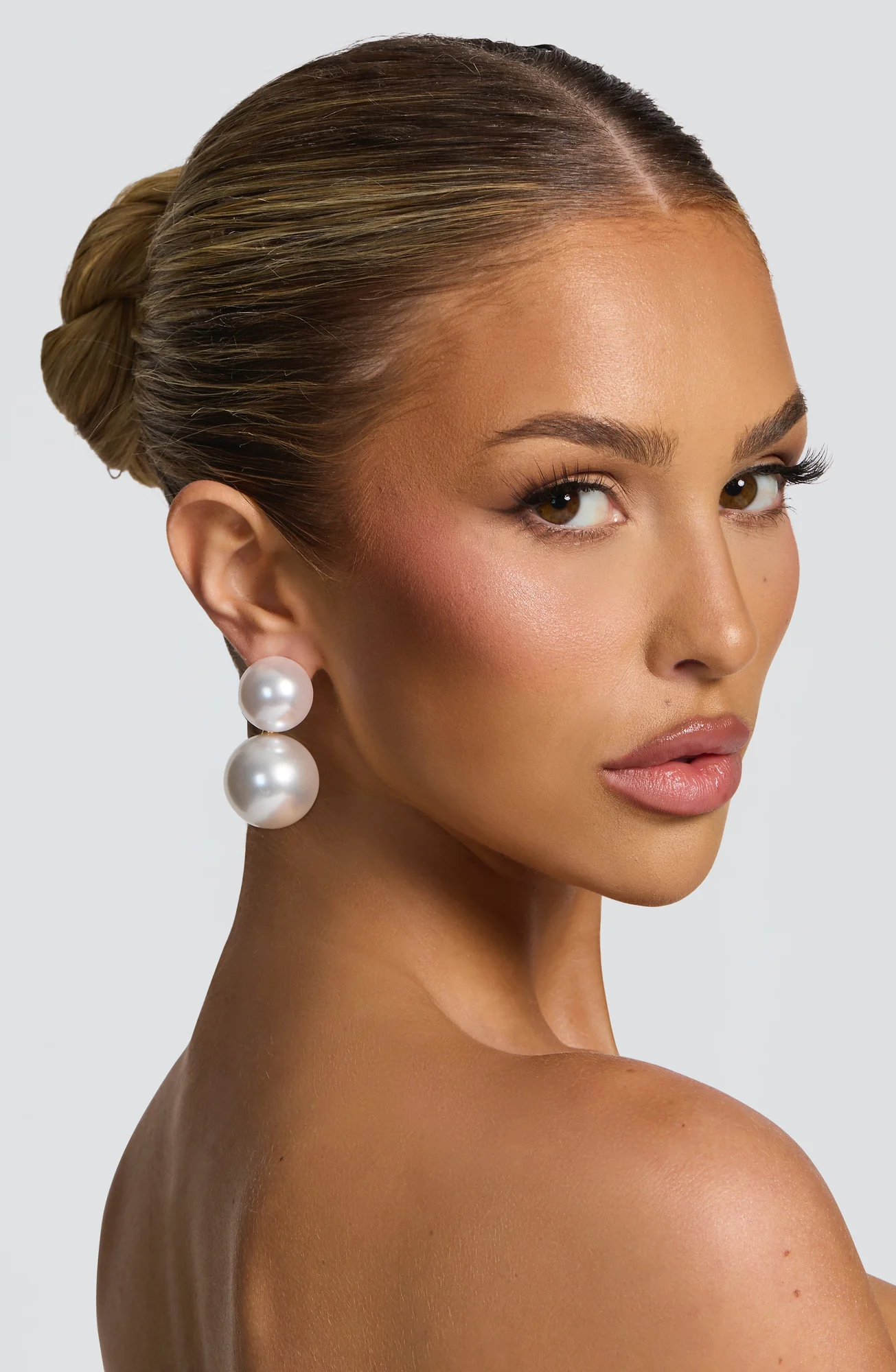 Elegant Pearl Drop Earrings - Timeless Statement Jewelry