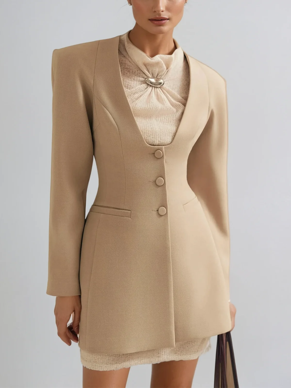 Structured Shoulder Pad Blazer with Modern Sophistication