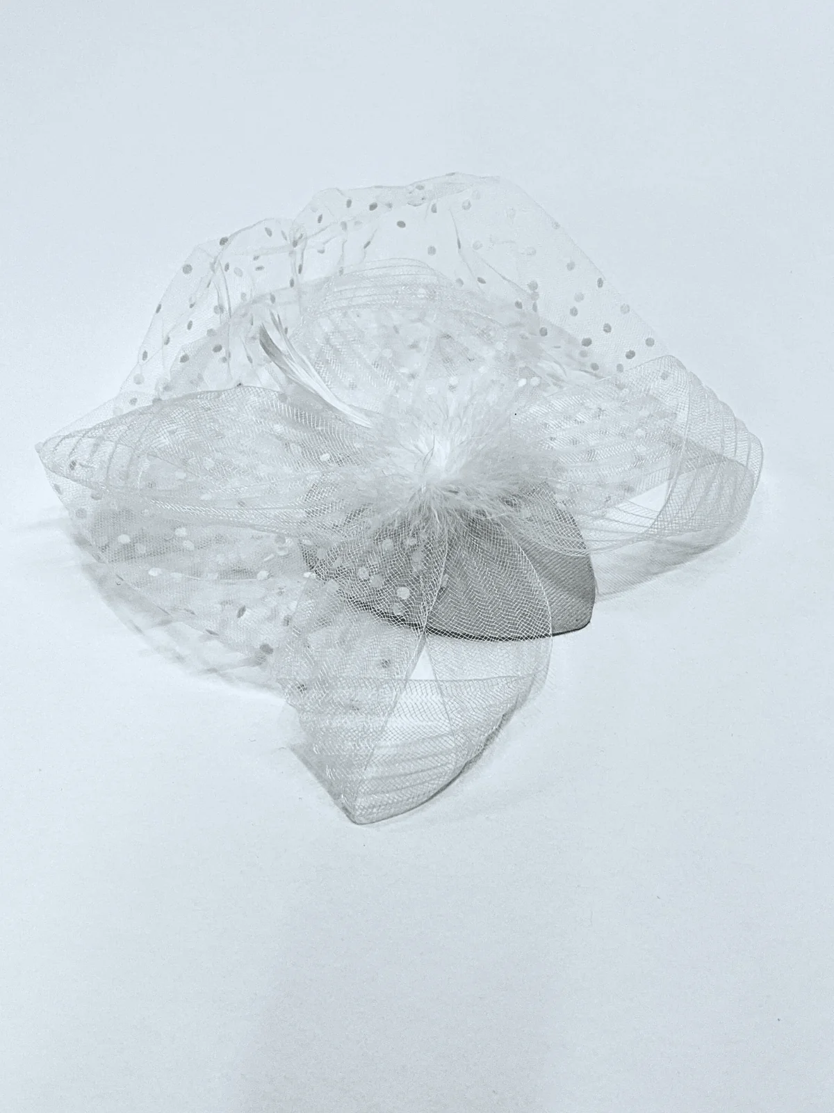 White Feather Mesh Cocktail Hat - Elegant Accessories for Special Occasions