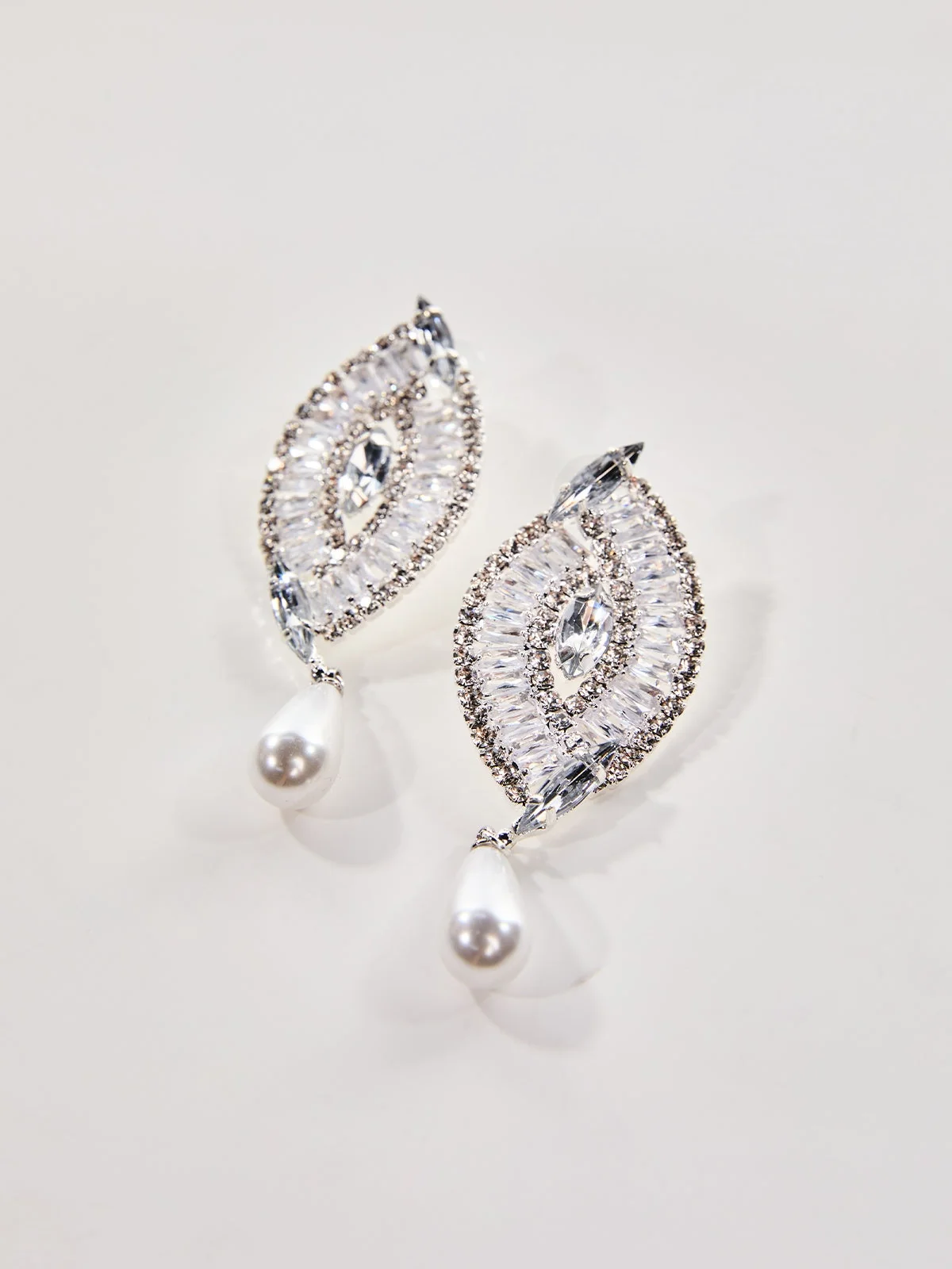 Sparkling Rhinestone Oval Earrings Silver Tone Elegant Design