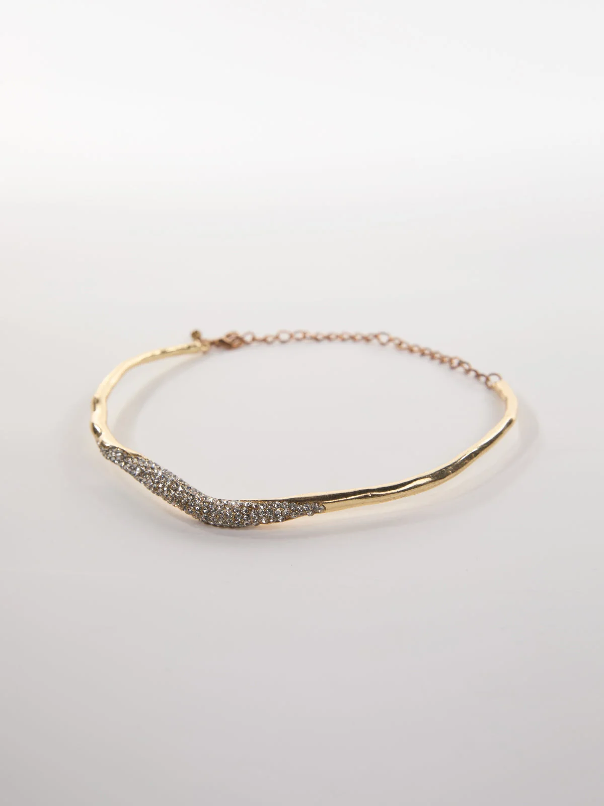 Shimmering Rhinestone Choker Necklace - Elegant Statement Piece