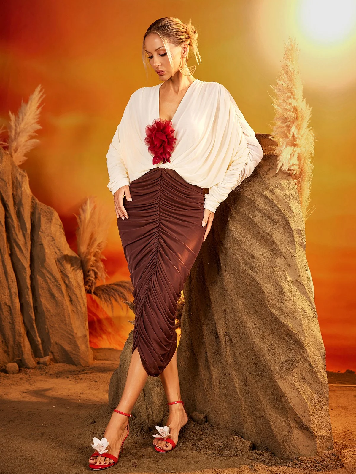 Floral Ruched V-Neck Midi Dress - Elegant & Chic Style