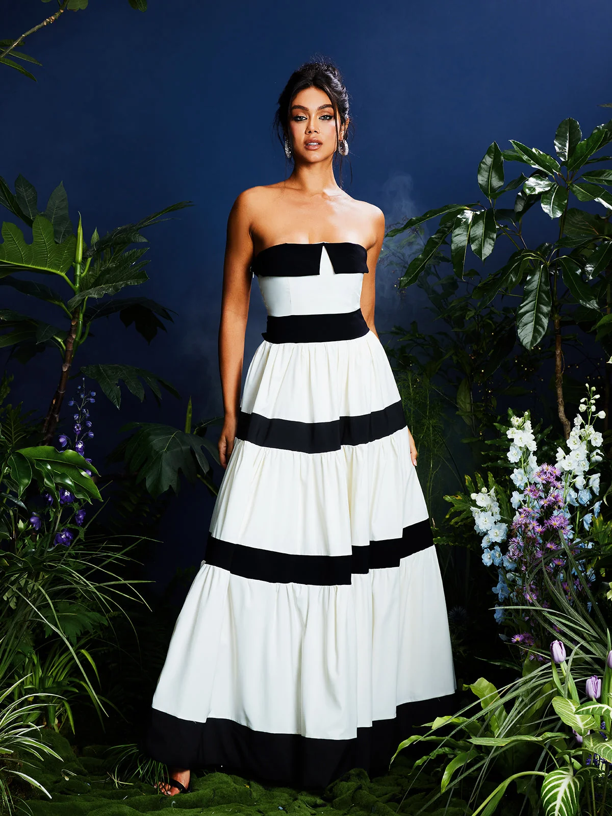 Elegant Strapless Bow Maxi Dress in Black and White