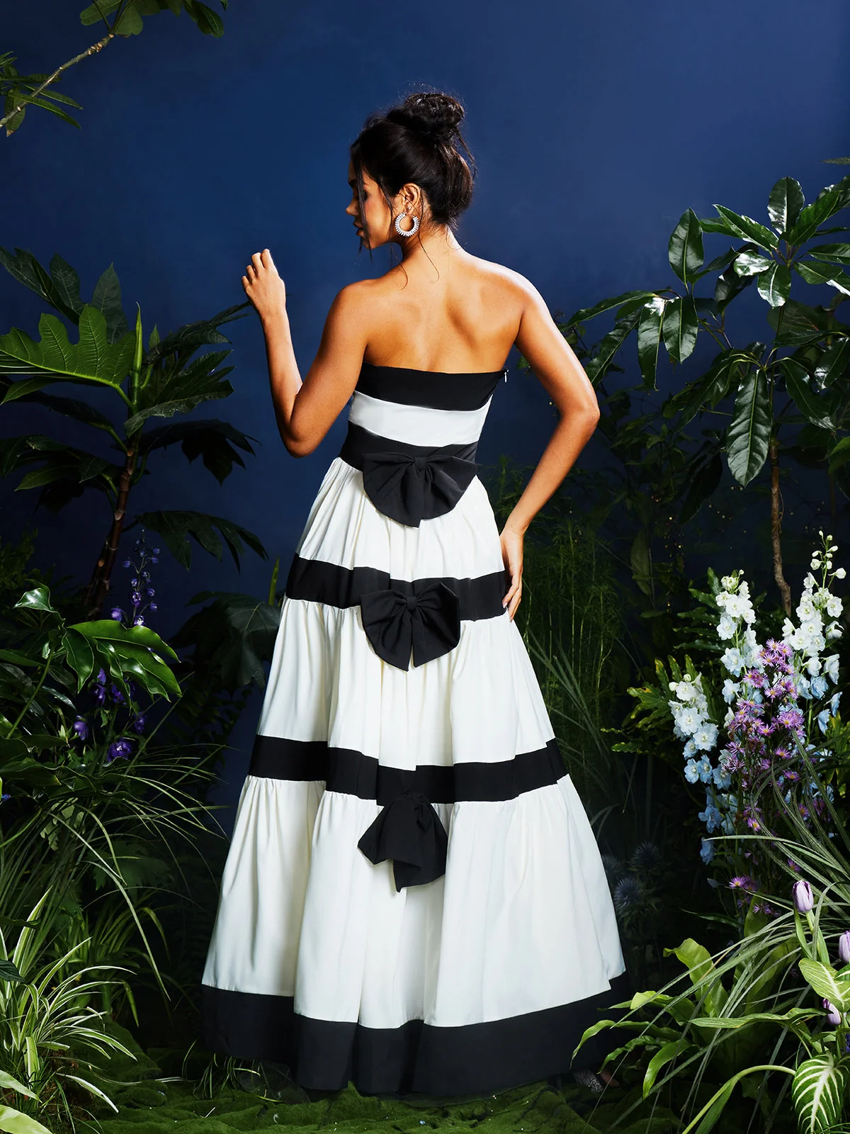 Elegant Strapless Bow Maxi Dress in Black and White