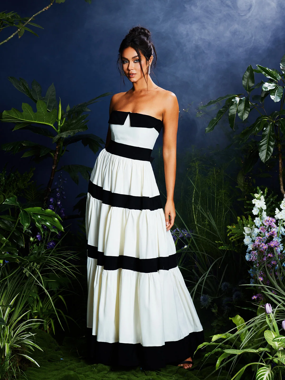 Elegant Strapless Bow Maxi Dress in Black and White