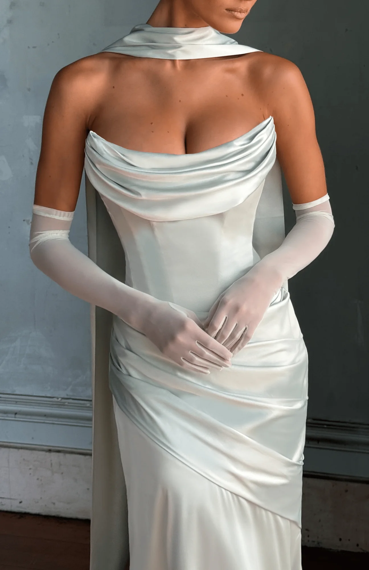 Mint Elbow-Length Stretch Mesh Gloves for Elegant Look