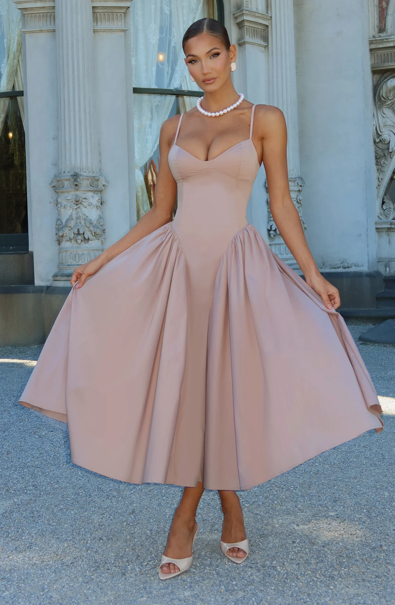 Clay Sweetheart Neckline Lace-Up Back Midi Dress