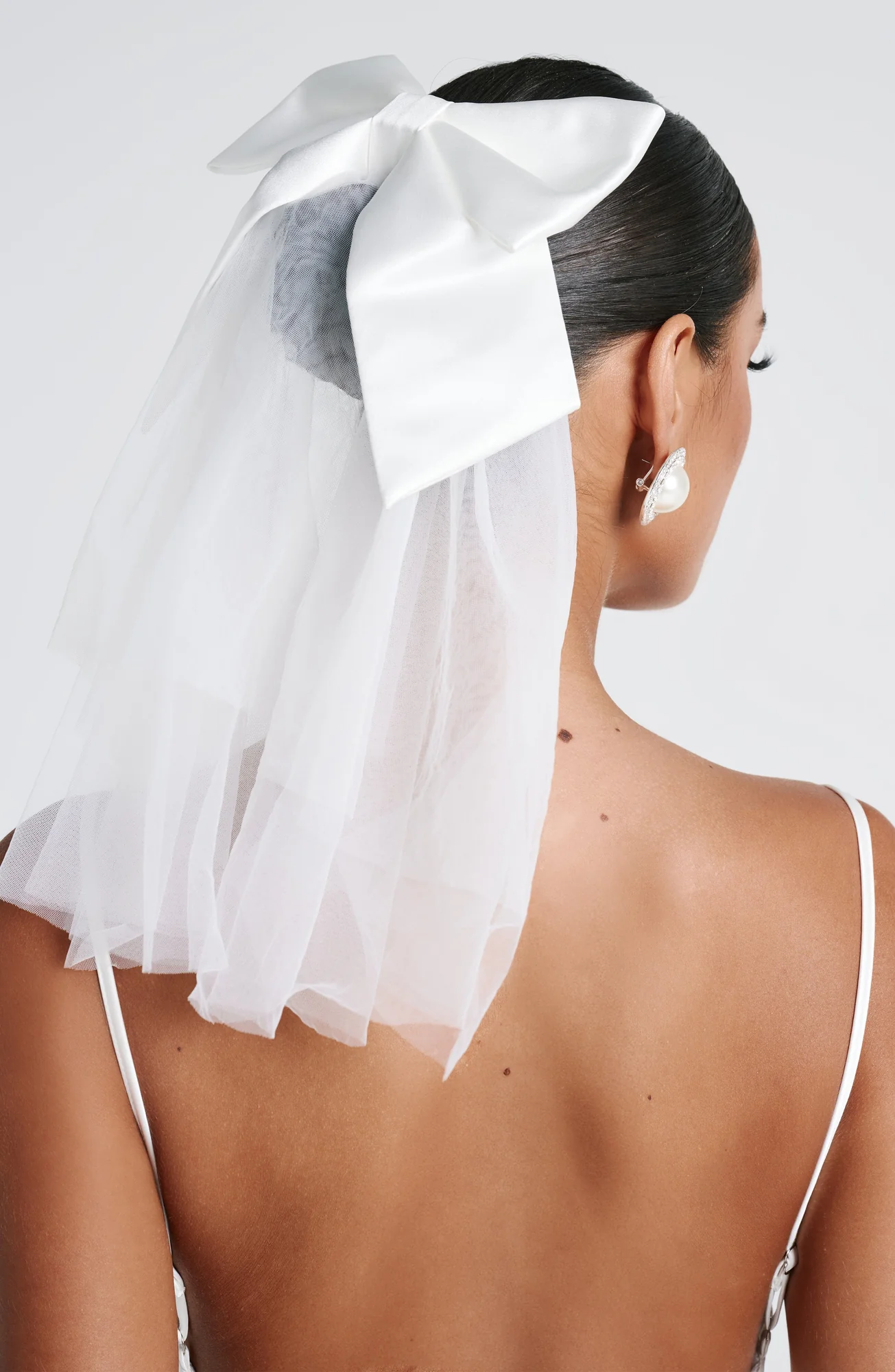 Ivory Satin Bridal Hair Bow with Tulle Veil