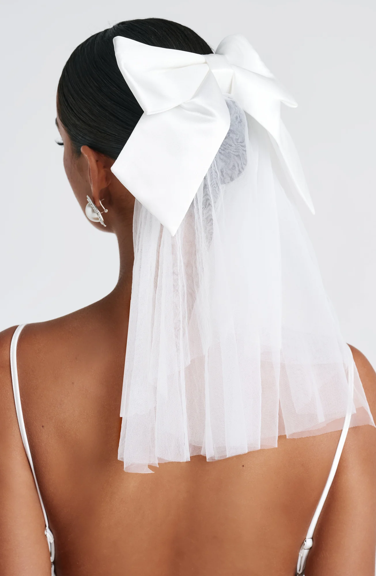 Ivory Satin Bridal Hair Bow with Tulle Veil