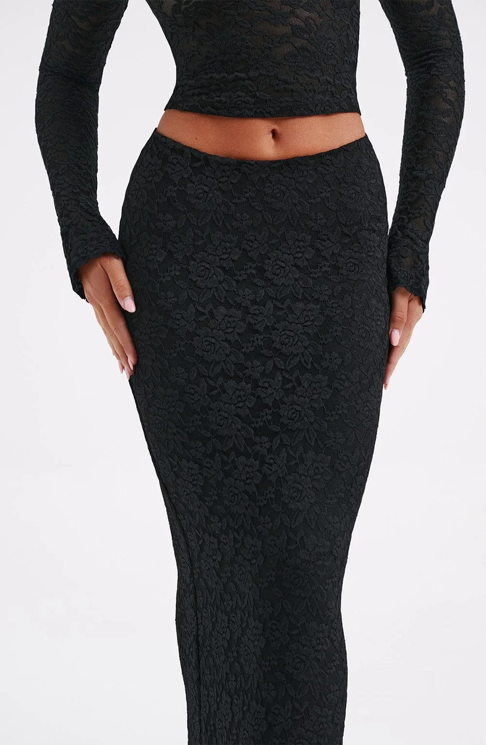 Black Lace Maxi Skirt - Sensual Bodycon Fit for Dramatic Evening Wear