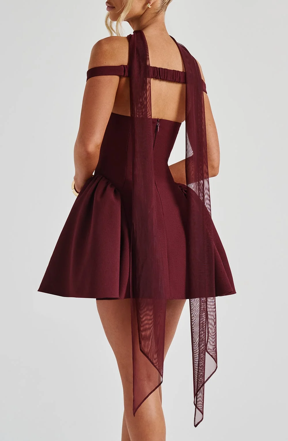 Elegant Cherry Lacquer Stretch Mesh Scarf