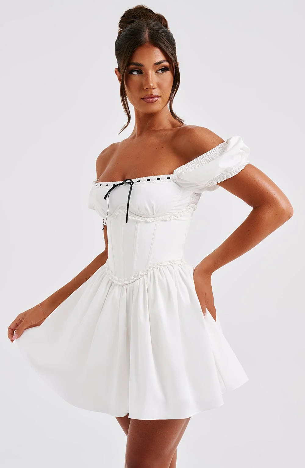 Black/White Mini Dress with Puffed Sleeves and Volume Skirt