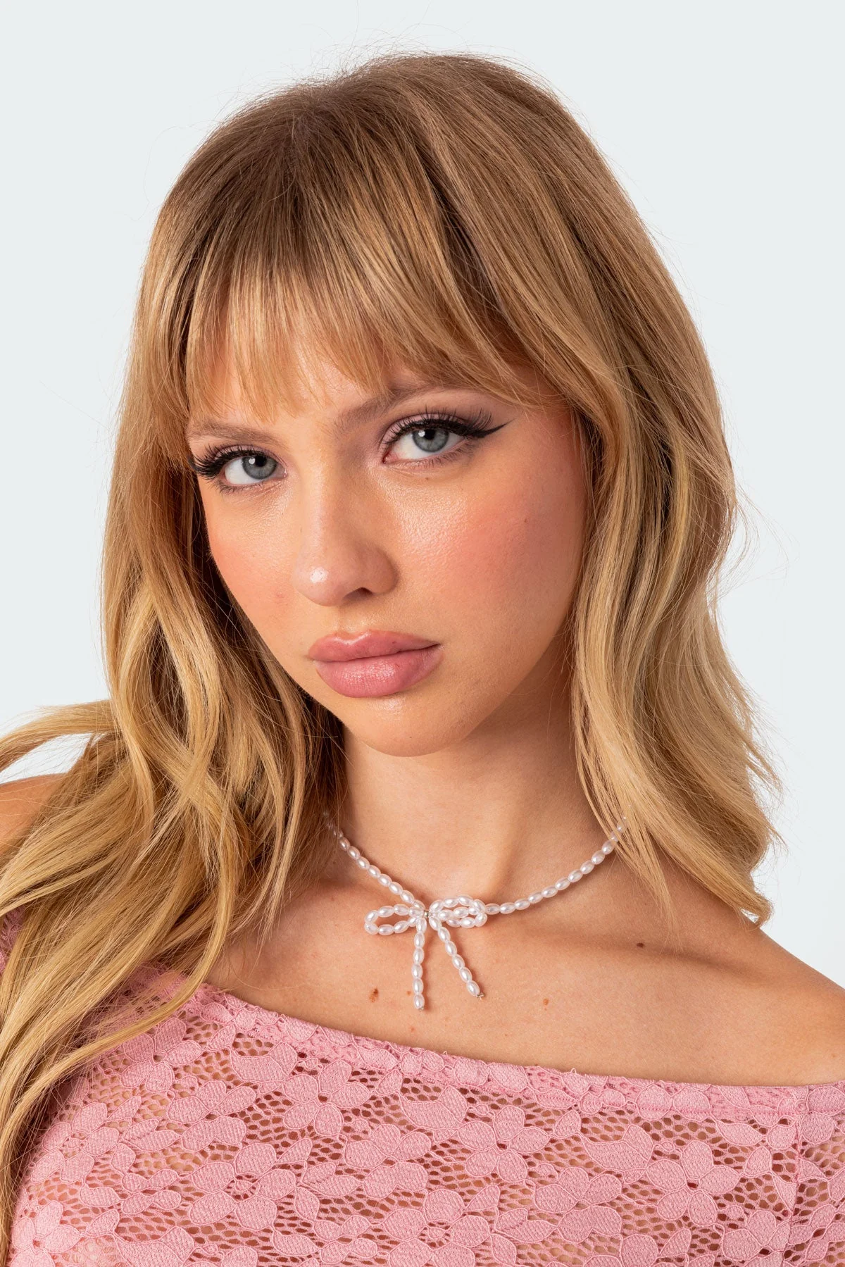Elegant Pearl Bow Necklace White