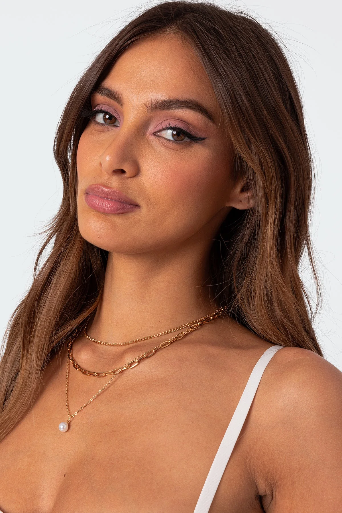 Luxurious Pearl Necklace Set in Gold Tone Metal