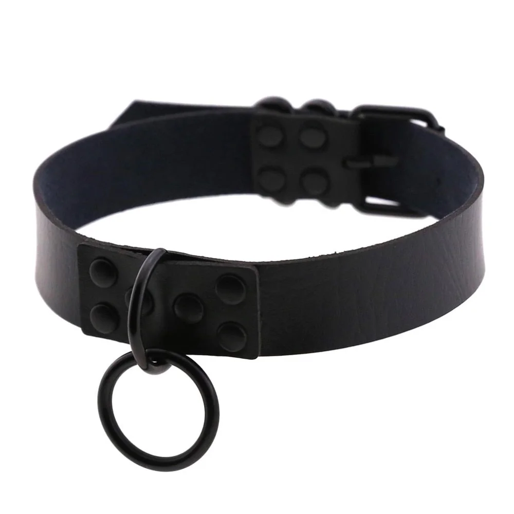 Chic Bumper Choker & Leash Set in Black Faux Leather