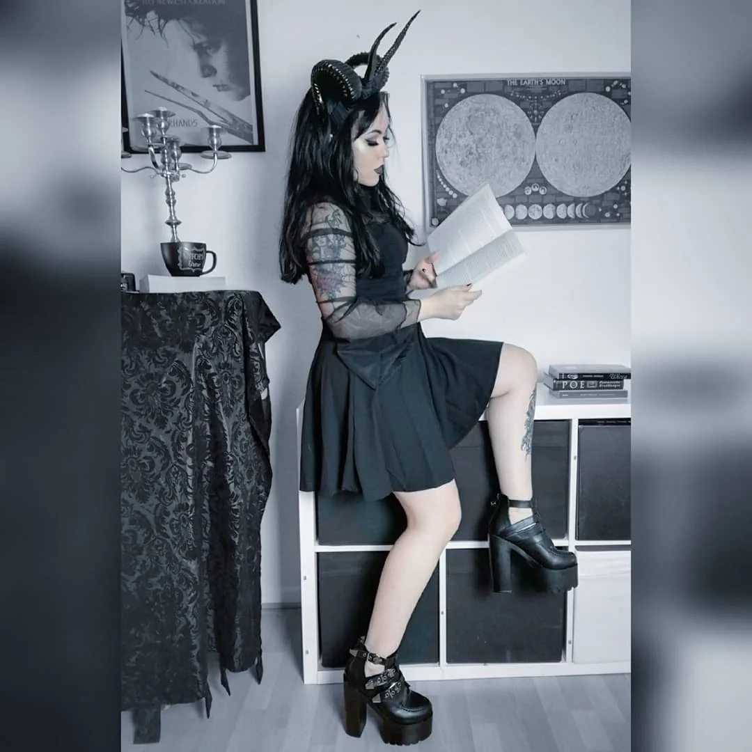 Gothic Cosplay Horn Headband - Black Stylish Horns