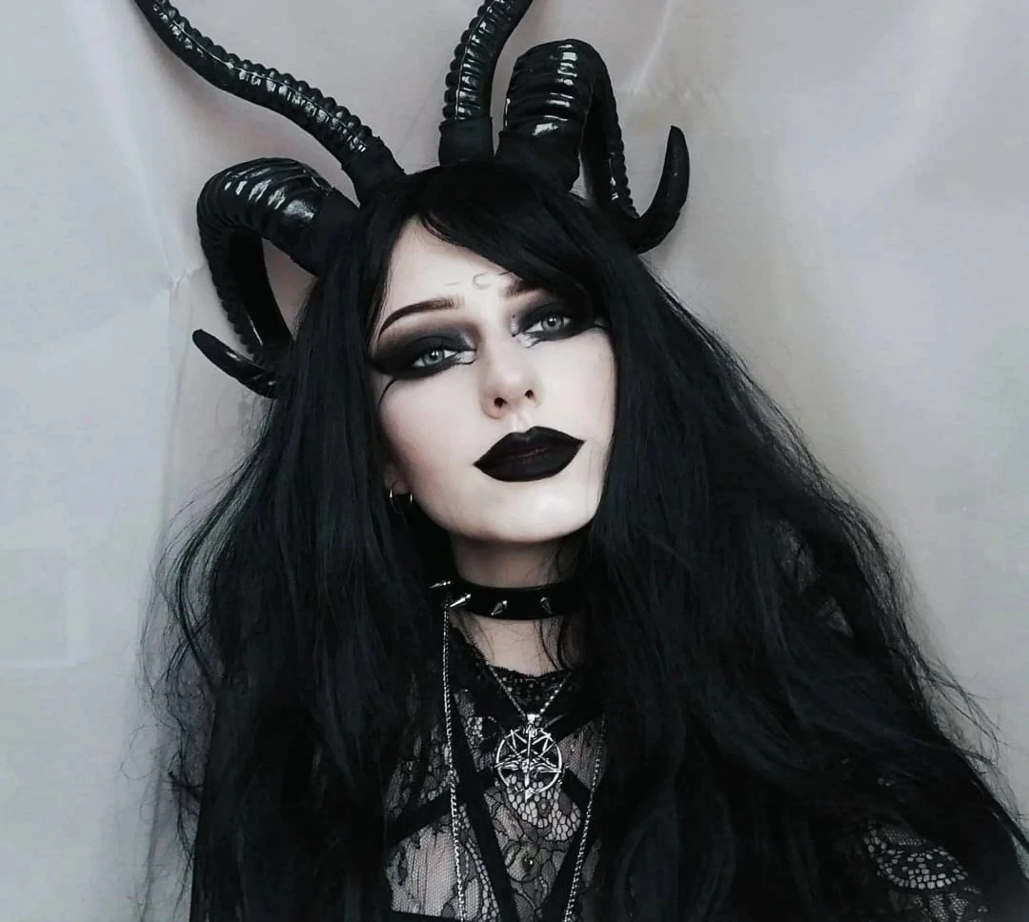 Gothic Cosplay Horn Headband - Black Stylish Horns