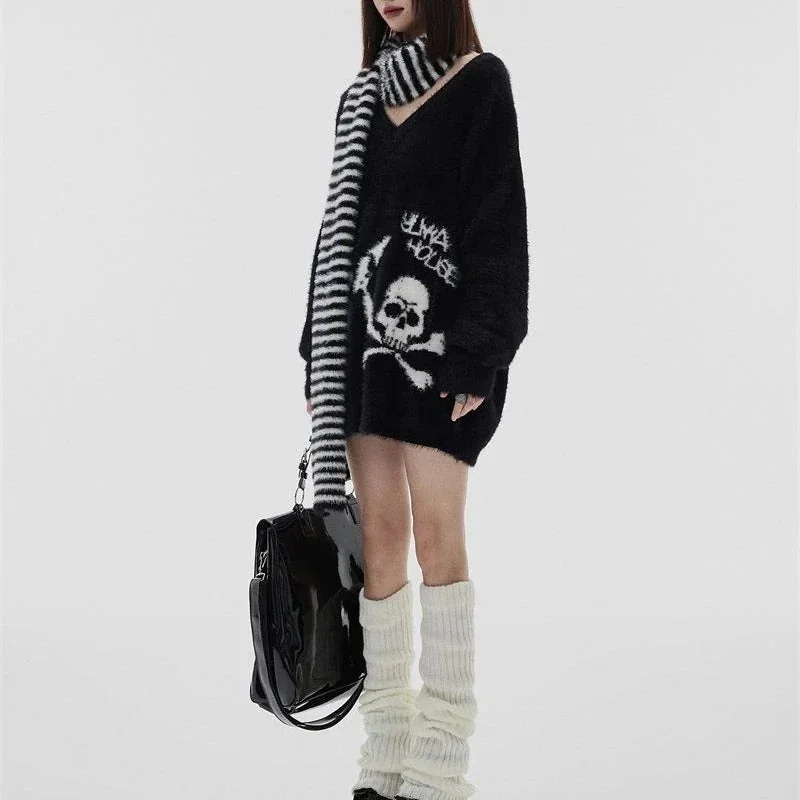 Chic Black Skull Print Sweater for Women