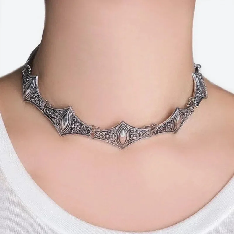 Vintage Zinc Alloy Choker Necklace for Women