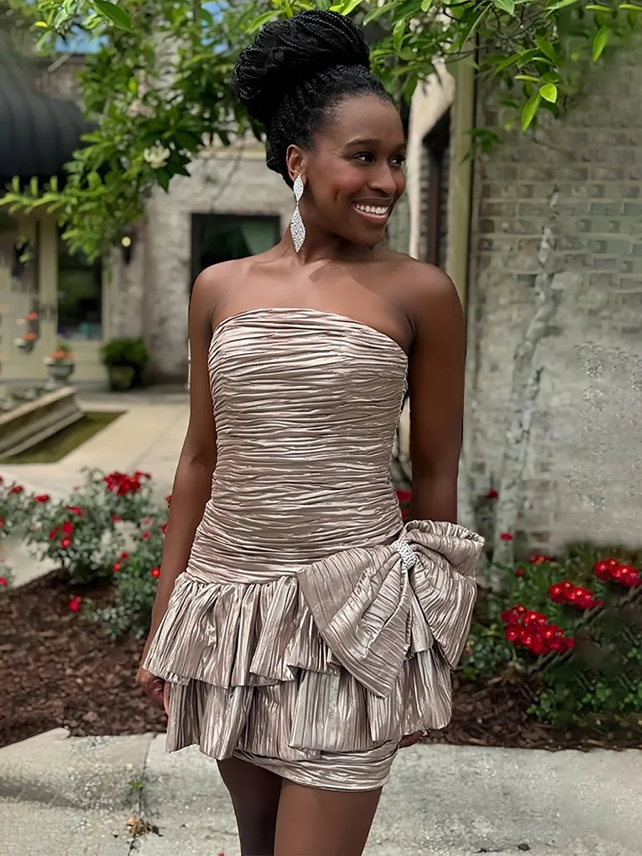 Champagne A-Line Strapless Pleats Short Homecoming Dress with Bow