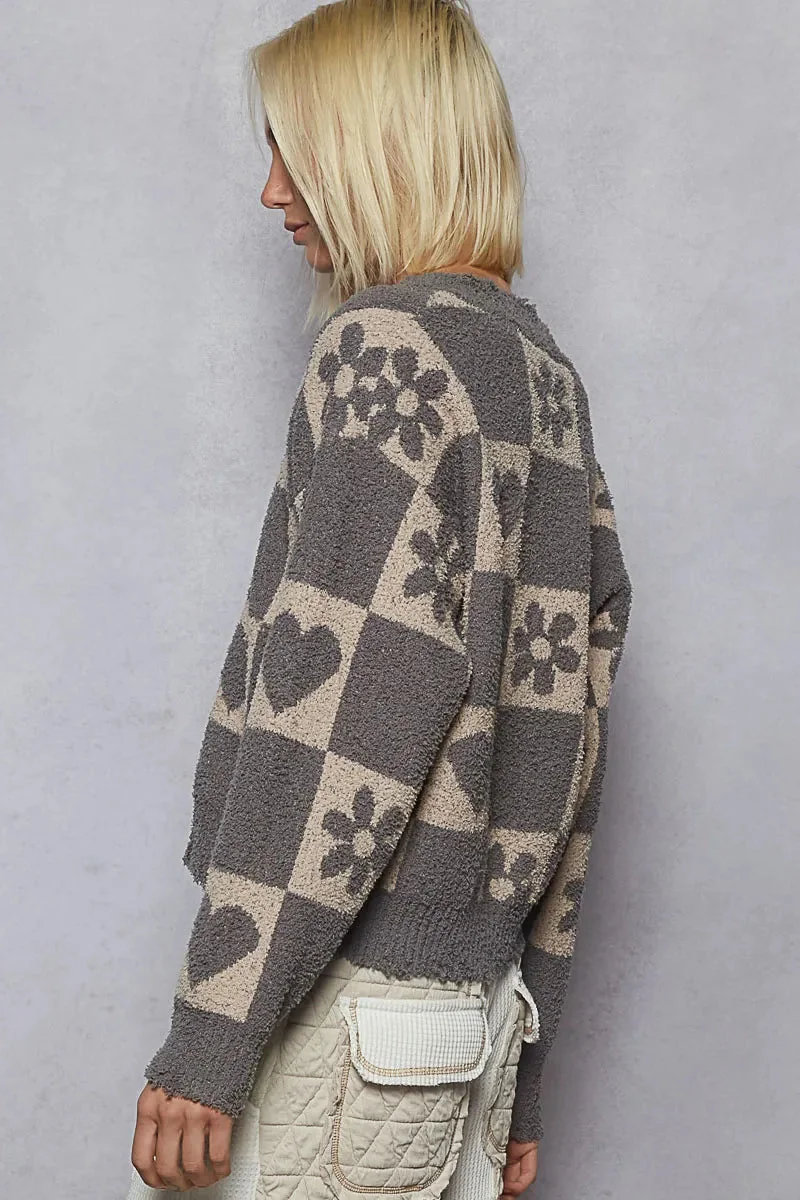 Heart Pattern V-Neck Checkered Sweater in Grey/Cream
