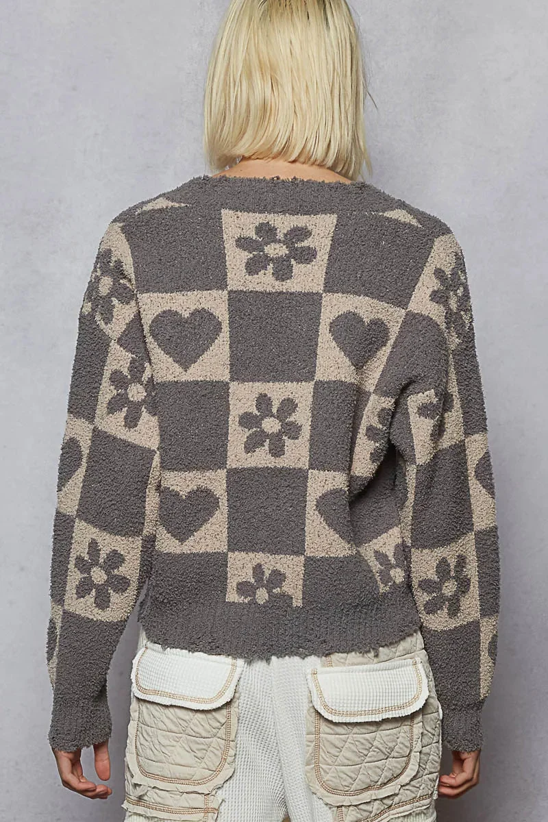 Heart Pattern V-Neck Checkered Sweater in Grey/Cream