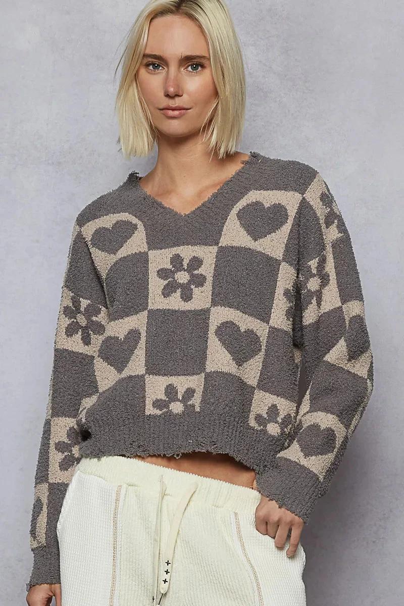 Heart Pattern V-Neck Checkered Sweater in Grey/Cream