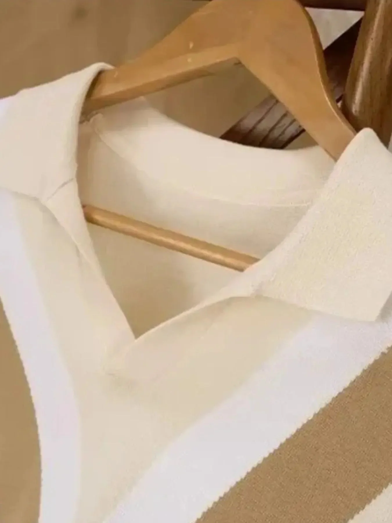 Mens V-Pattern Polo Shirt in Contrast Knit Fabric