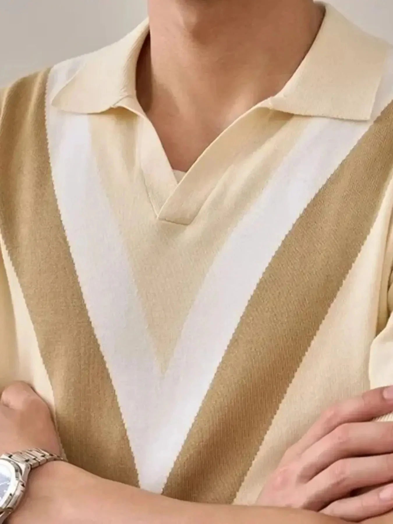 Mens V-Pattern Polo Shirt in Contrast Knit Fabric