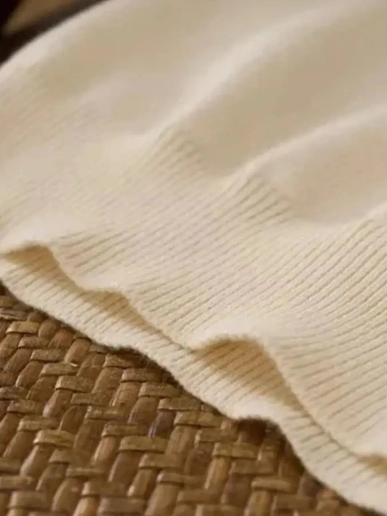 Mens V-Pattern Polo Shirt in Contrast Knit Fabric