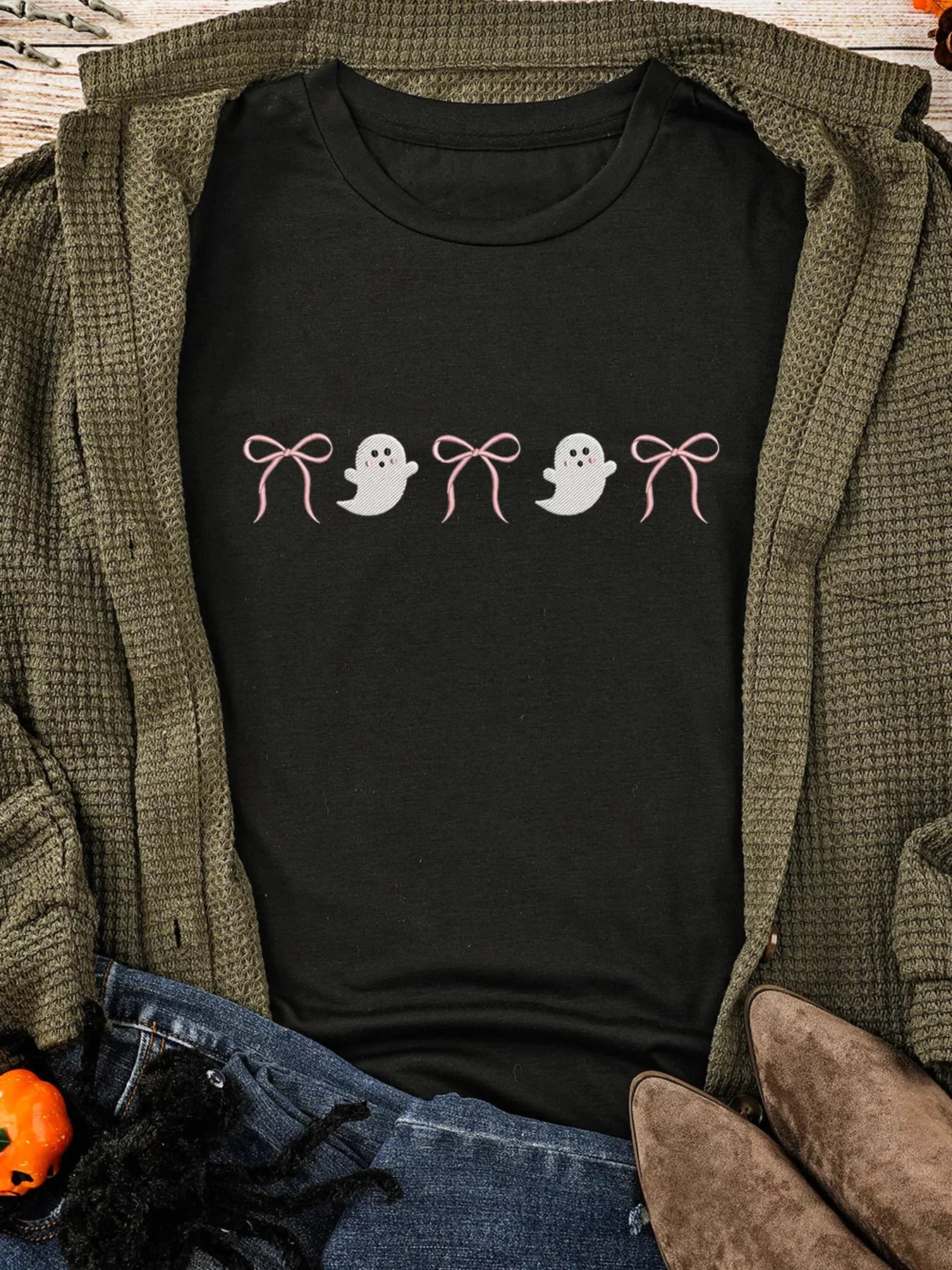 Ghost Bow Halloween Graphic Short Sleeve Tee