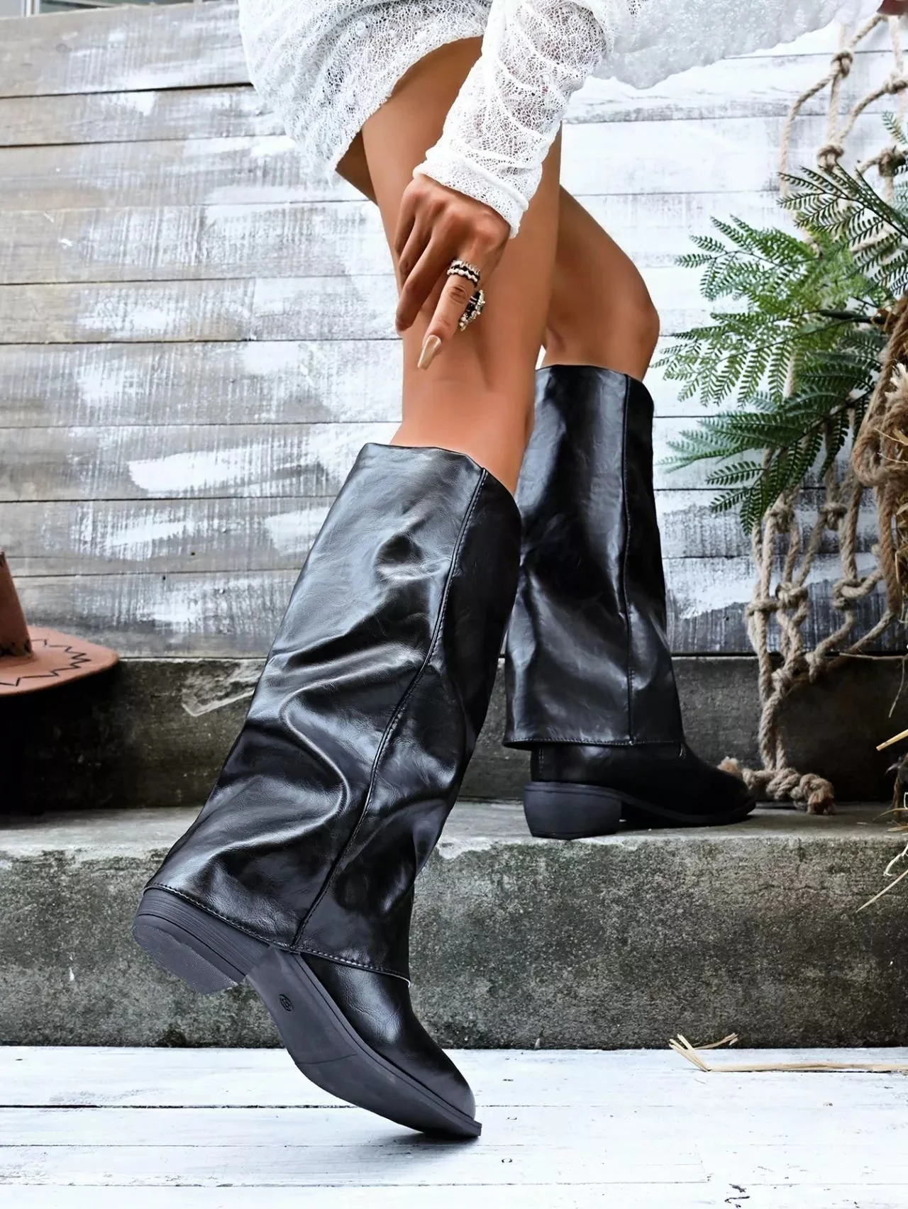 Womens Pointed Toe Mid-Heel Boots