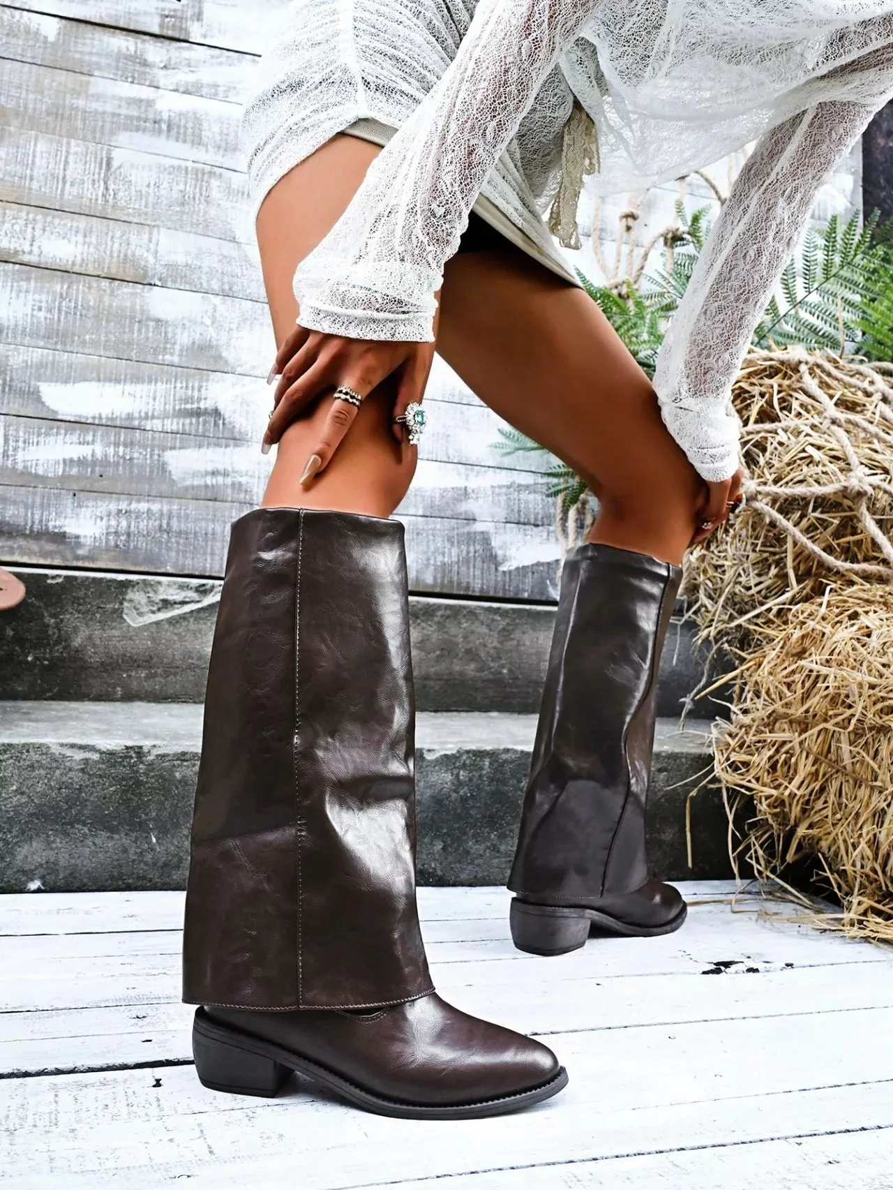 Womens Pointed Toe Mid-Heel Boots