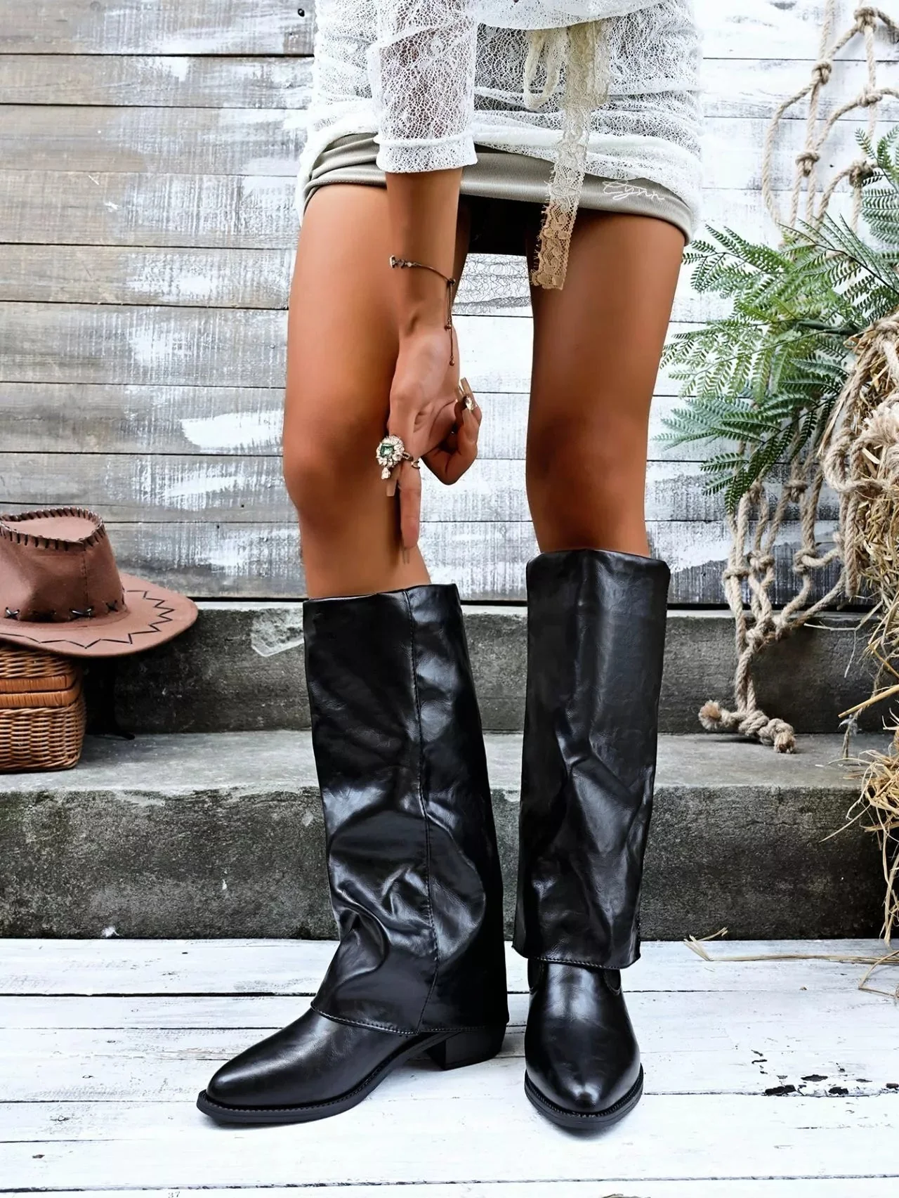 Womens Pointed Toe Mid-Heel Boots