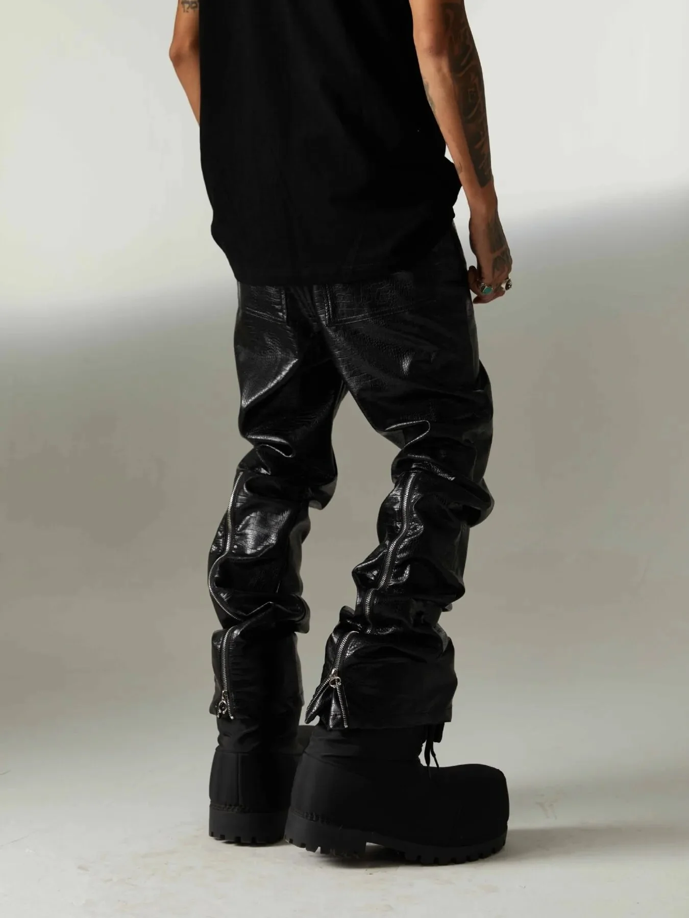 Mens Ruched Lightweight Pants - Black Zip Back