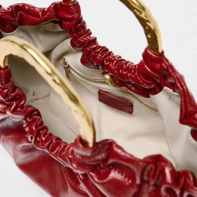 Elegant Ruched Leather Handbag for Modern Wardrobes