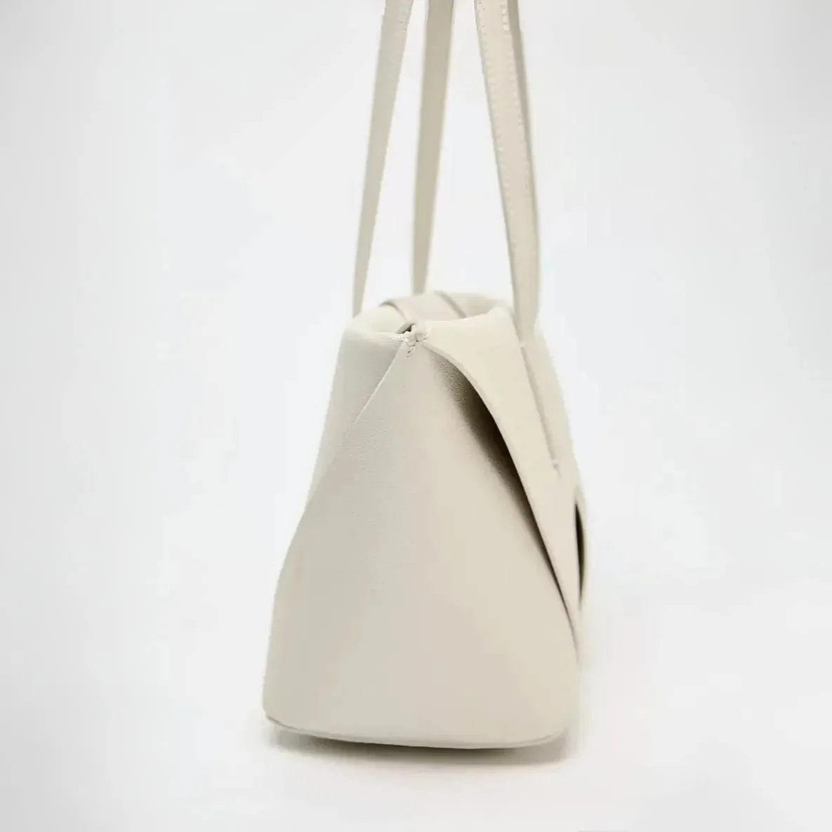 Leather Shoulder Bag for Everyday Wear - Sleek & Spacious Design