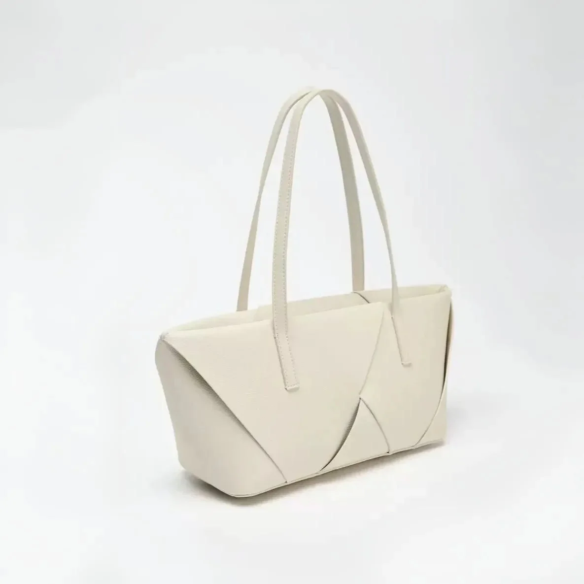 Leather Shoulder Bag for Everyday Wear - Sleek & Spacious Design