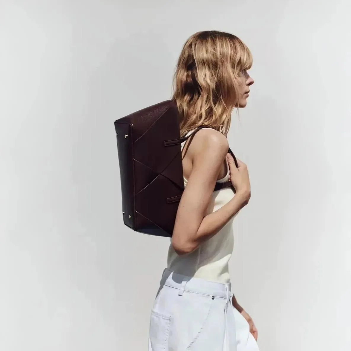 Leather Shoulder Bag for Everyday Wear - Sleek & Spacious Design